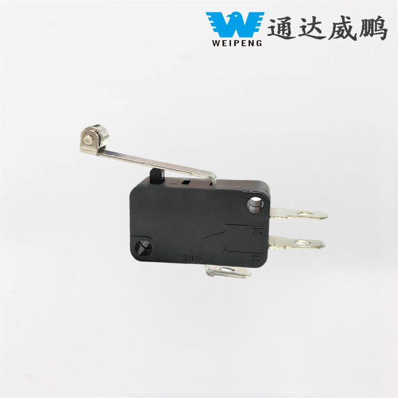 Vrtljivo odmično stikalo z valjčno ročico, odporno na prah